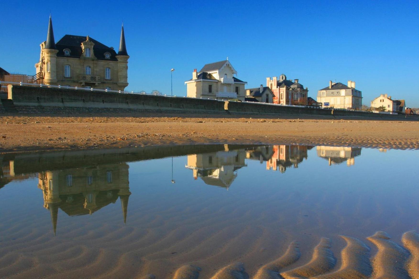 Les Douves Duplex 5 Personnes Lumineux Avec Jardin Et Terrasse Amenagee , Vue Sur Chateau A 5Mn De La Mer, Proche Omaha Beach Et Bayeux Commes Экстерьер фото